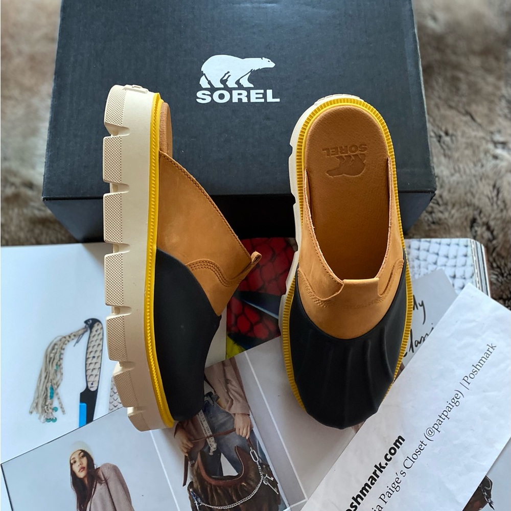 Sorel Two-Tone Black and Tan Mule Clogs with Yellow Trim - Picture 16 of 16